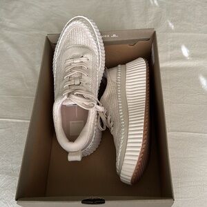 NWT dolce vita Dannis platform sneakers